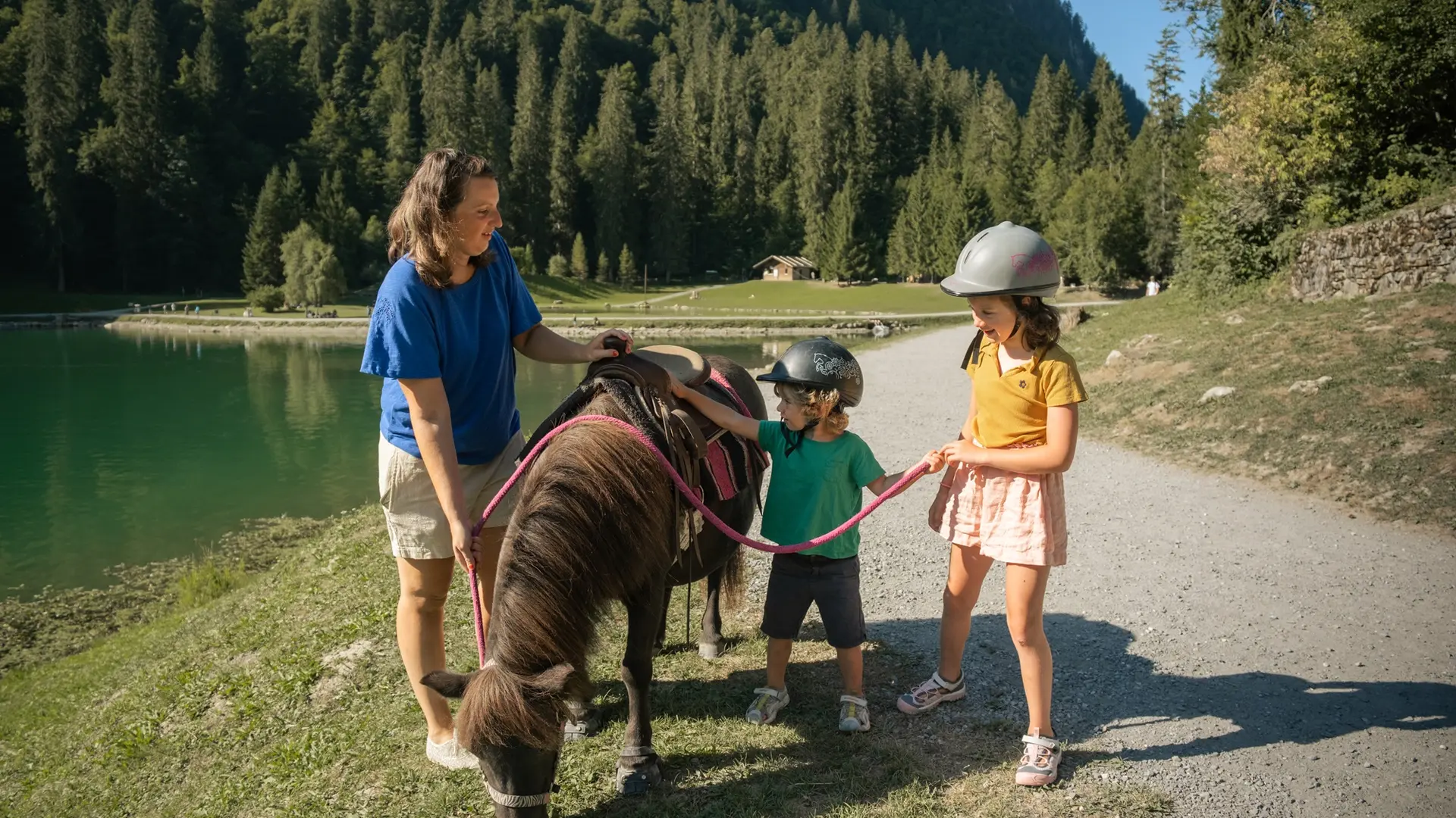 Balade à poney au Lac de Montriond