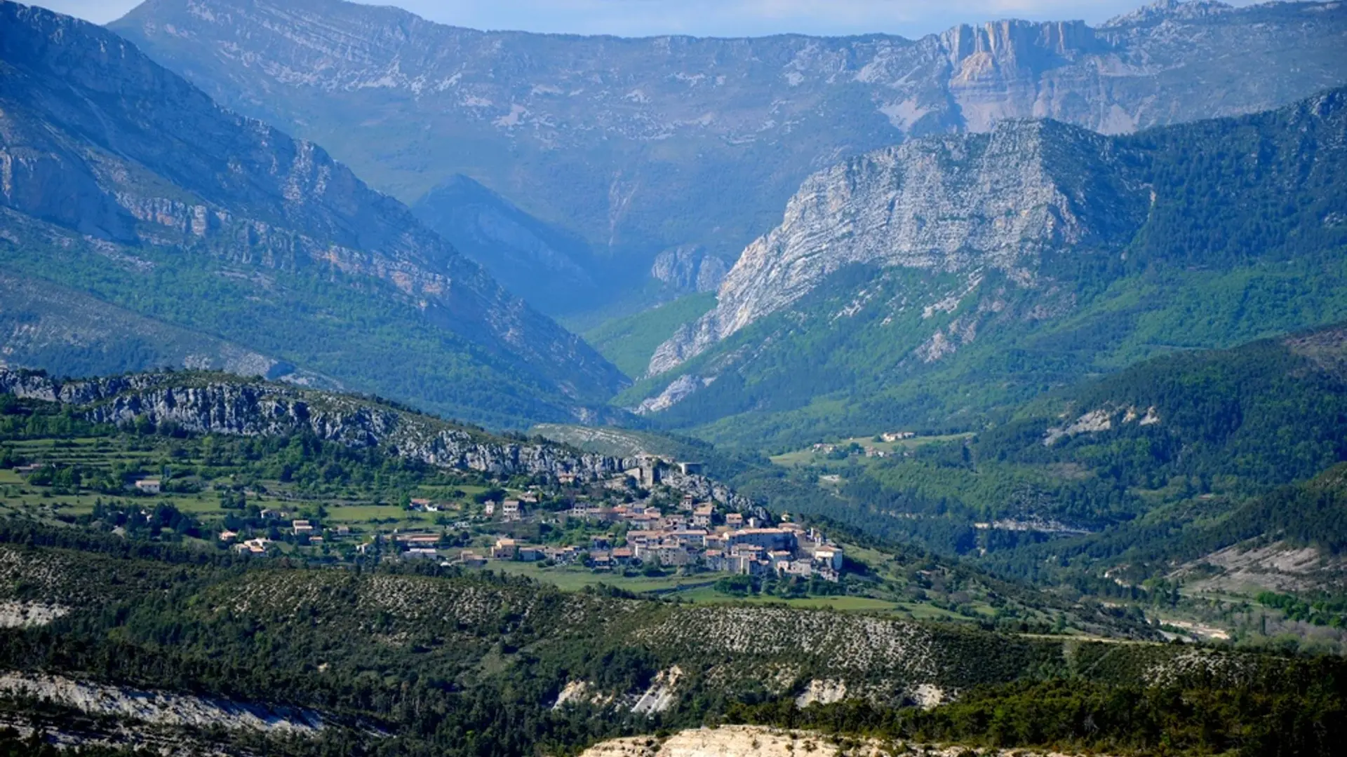 Trigance les gorges et les cadiéres de Brandis