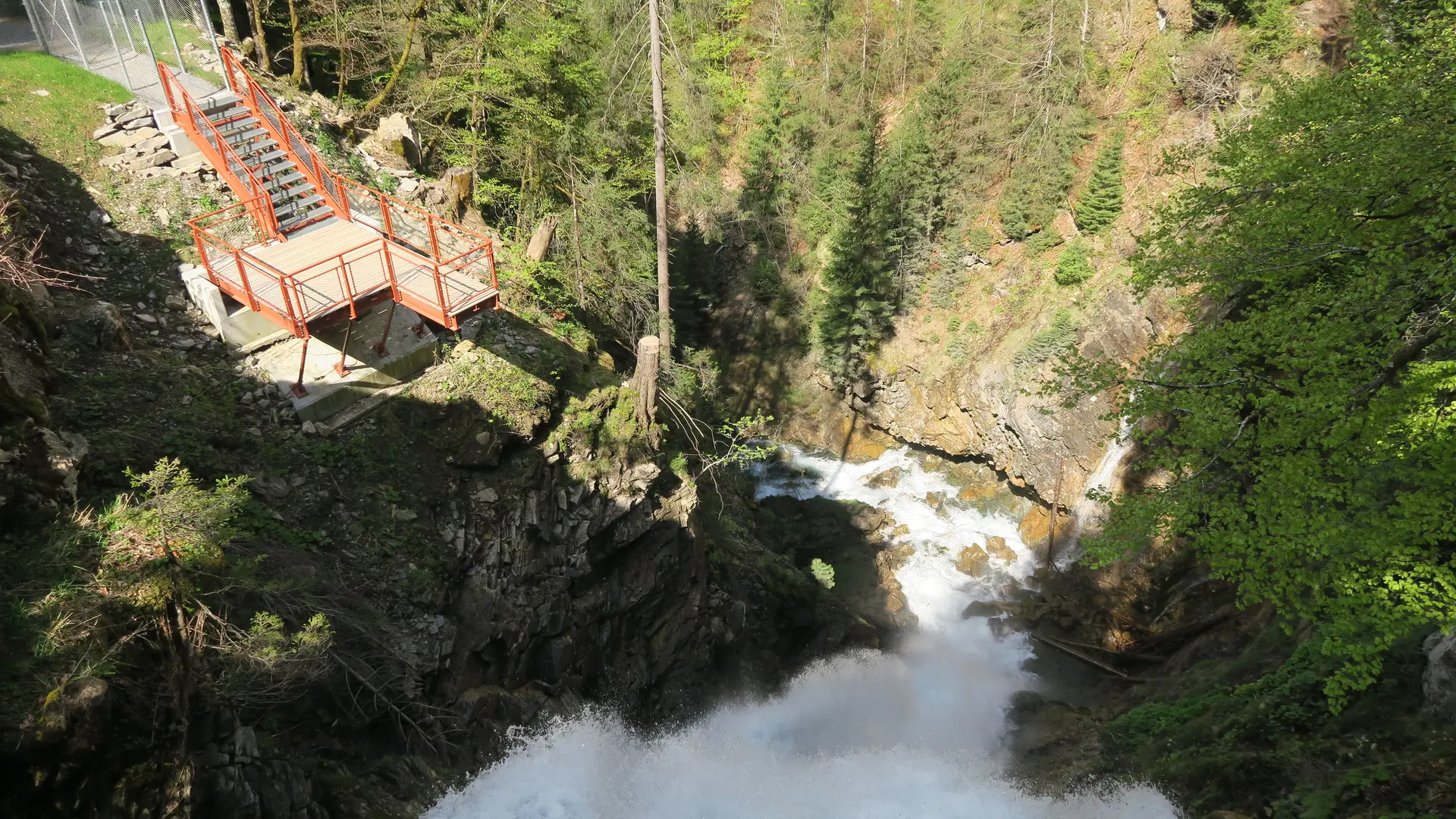 Cascade d'Ardent depuis le pont en amont
