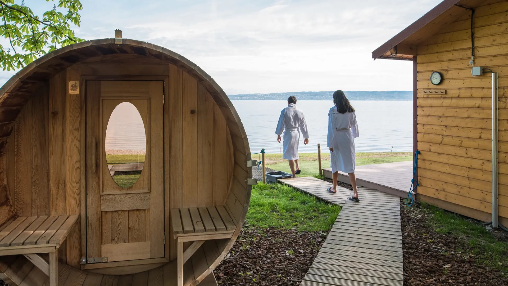 Sauna avec vue sur le lac