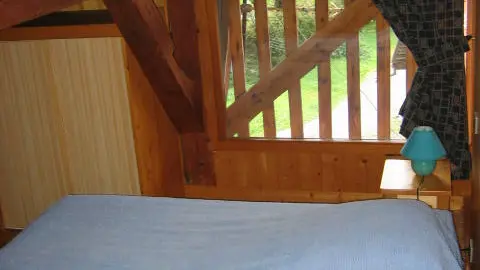 Vu de la chambre sur 2 lits simples