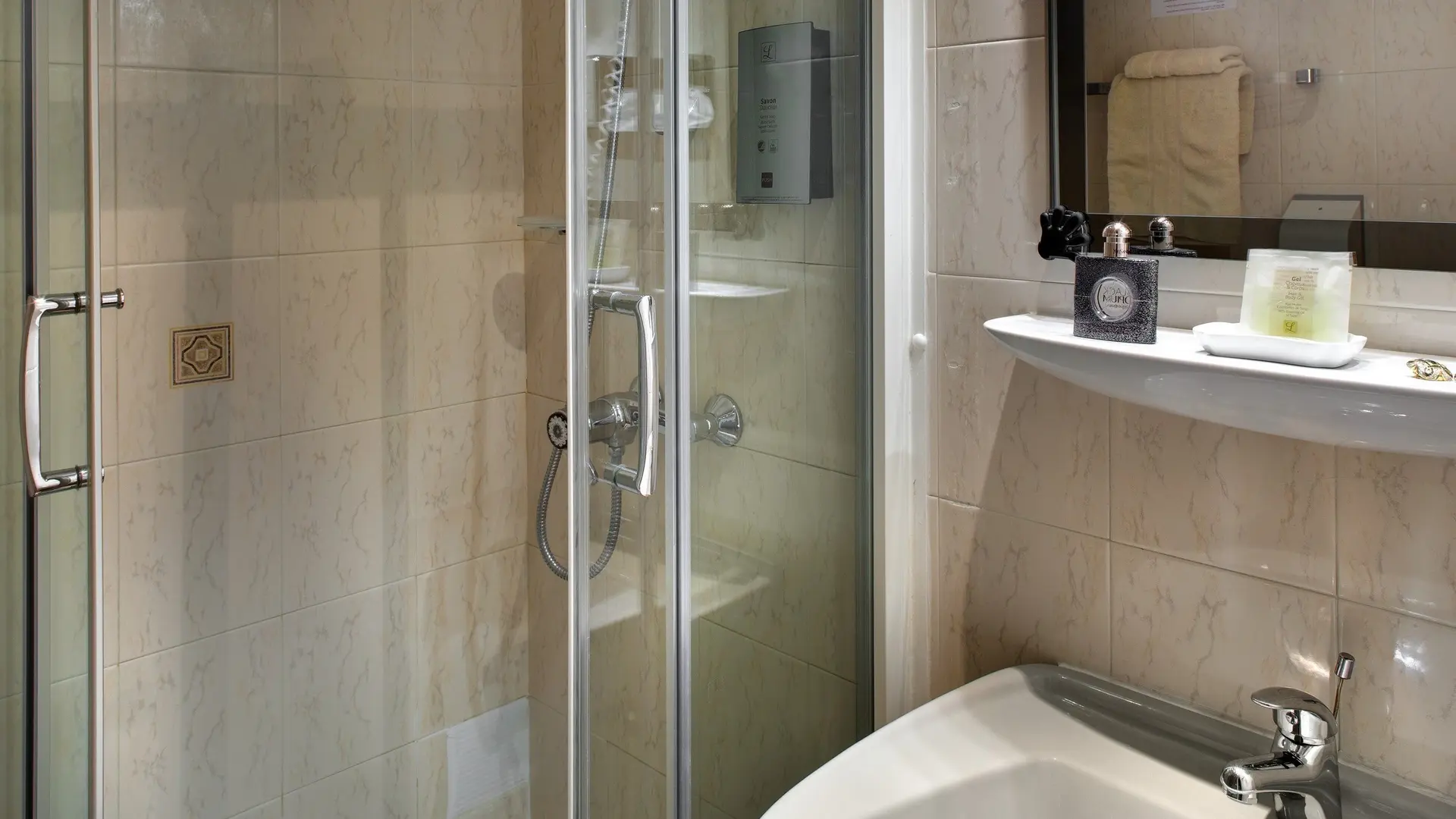 SALLE D'EAU DOUCHE