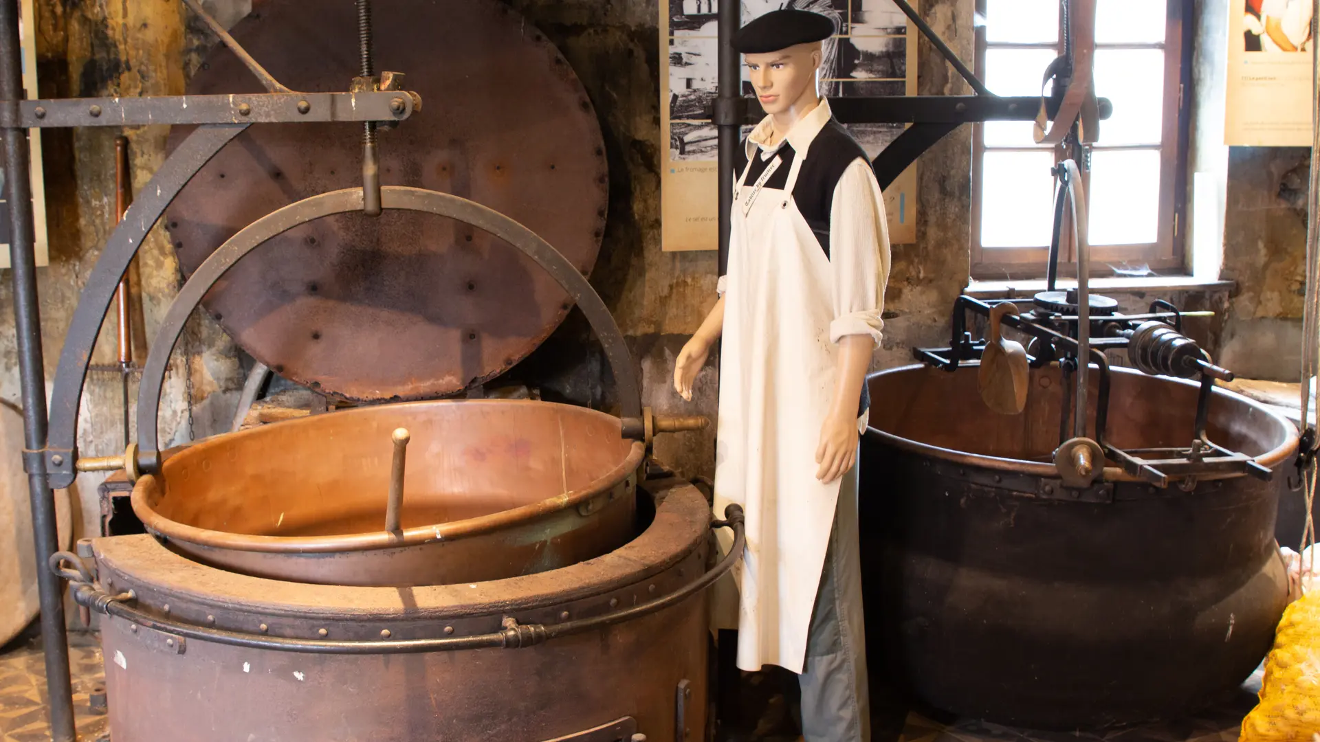 fruitière et mannequin musée de la fruitière