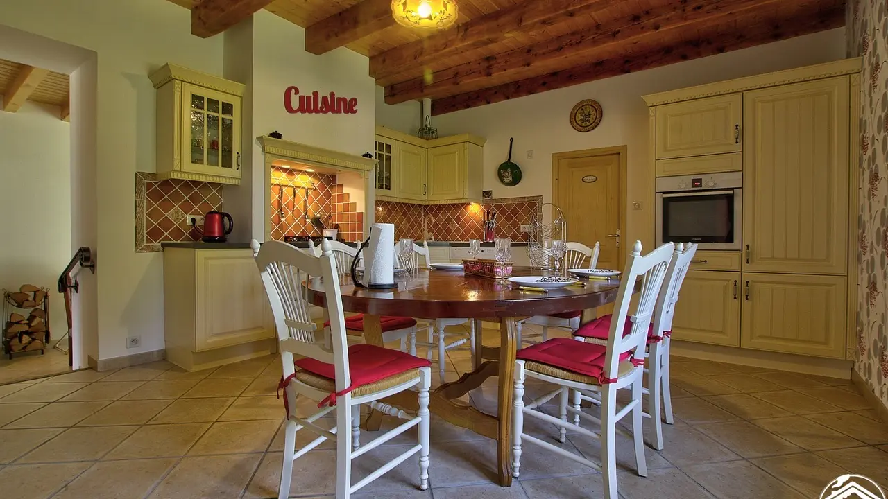 Grande cuisine équipée pour partager de bon moment.