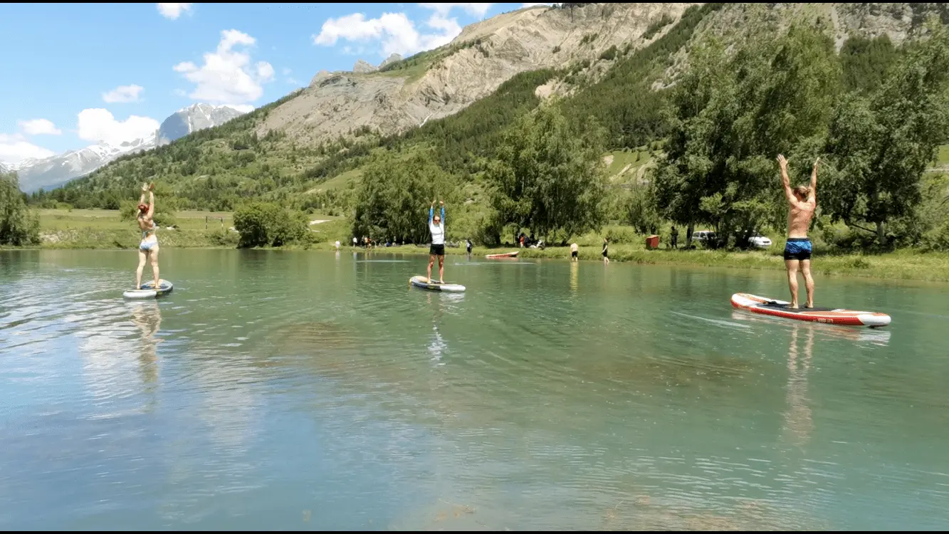 Du Yoga sur l'eau dans un cadre exceptionnel