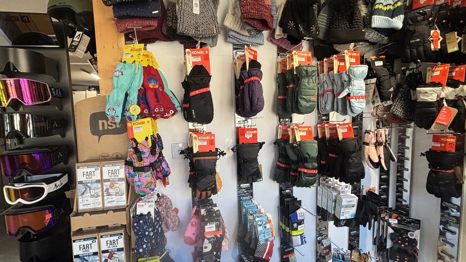 Présentoir de gants, bonnets et accessoires