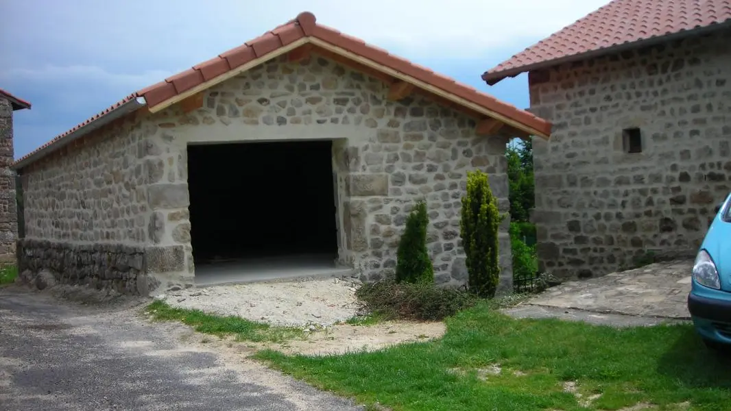 l?arrière du gite et garage