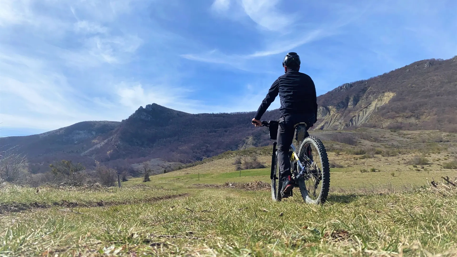 Paysage dégagé autour d'Eourres