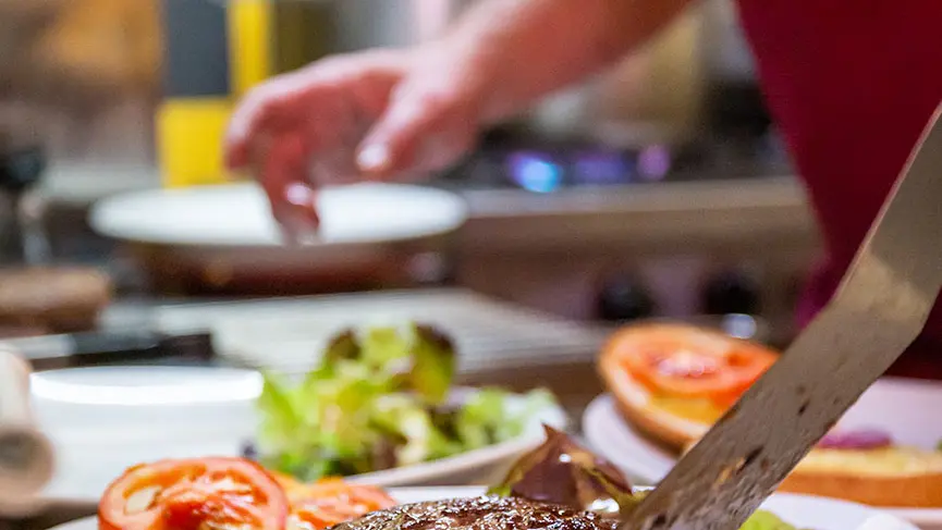 Hamburger avec produits locaux