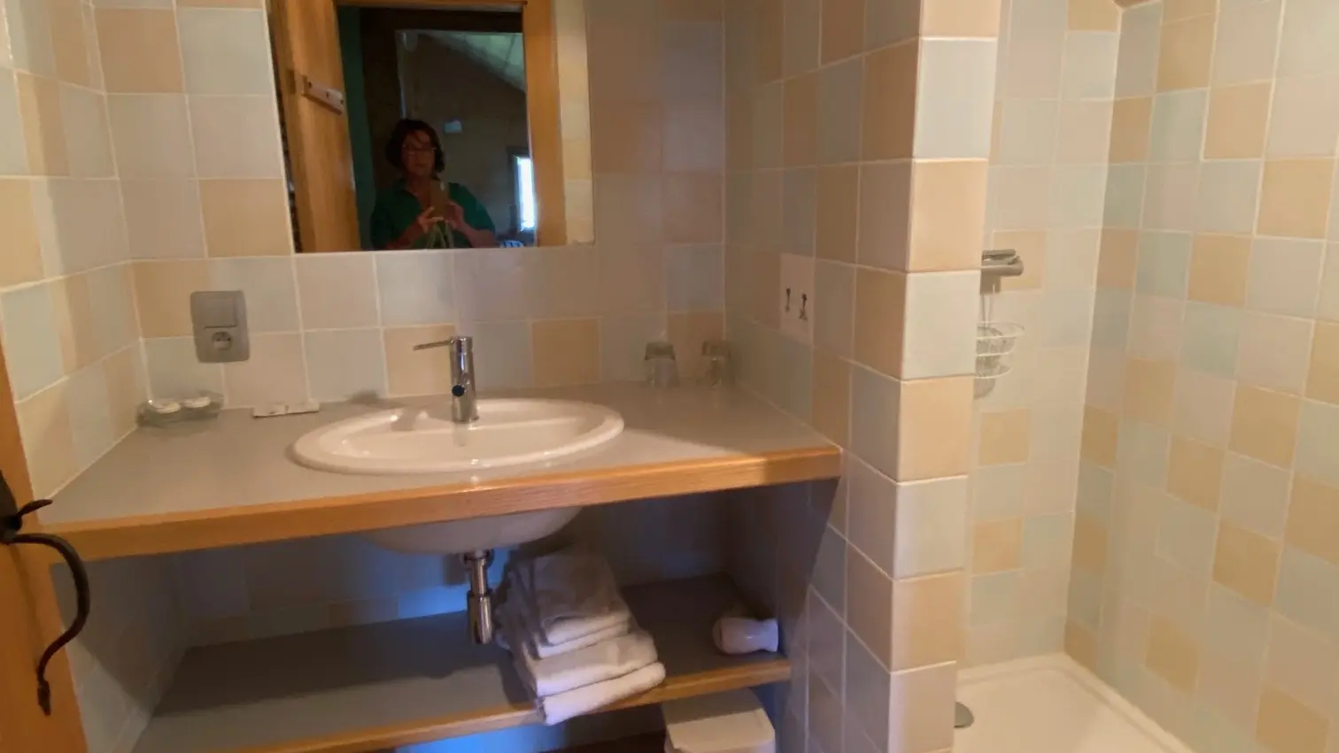 Espace randonneurs - une des 2 salles de bain privatives