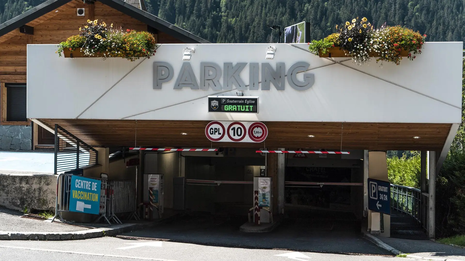 Entrée du parking souterrain de l'église