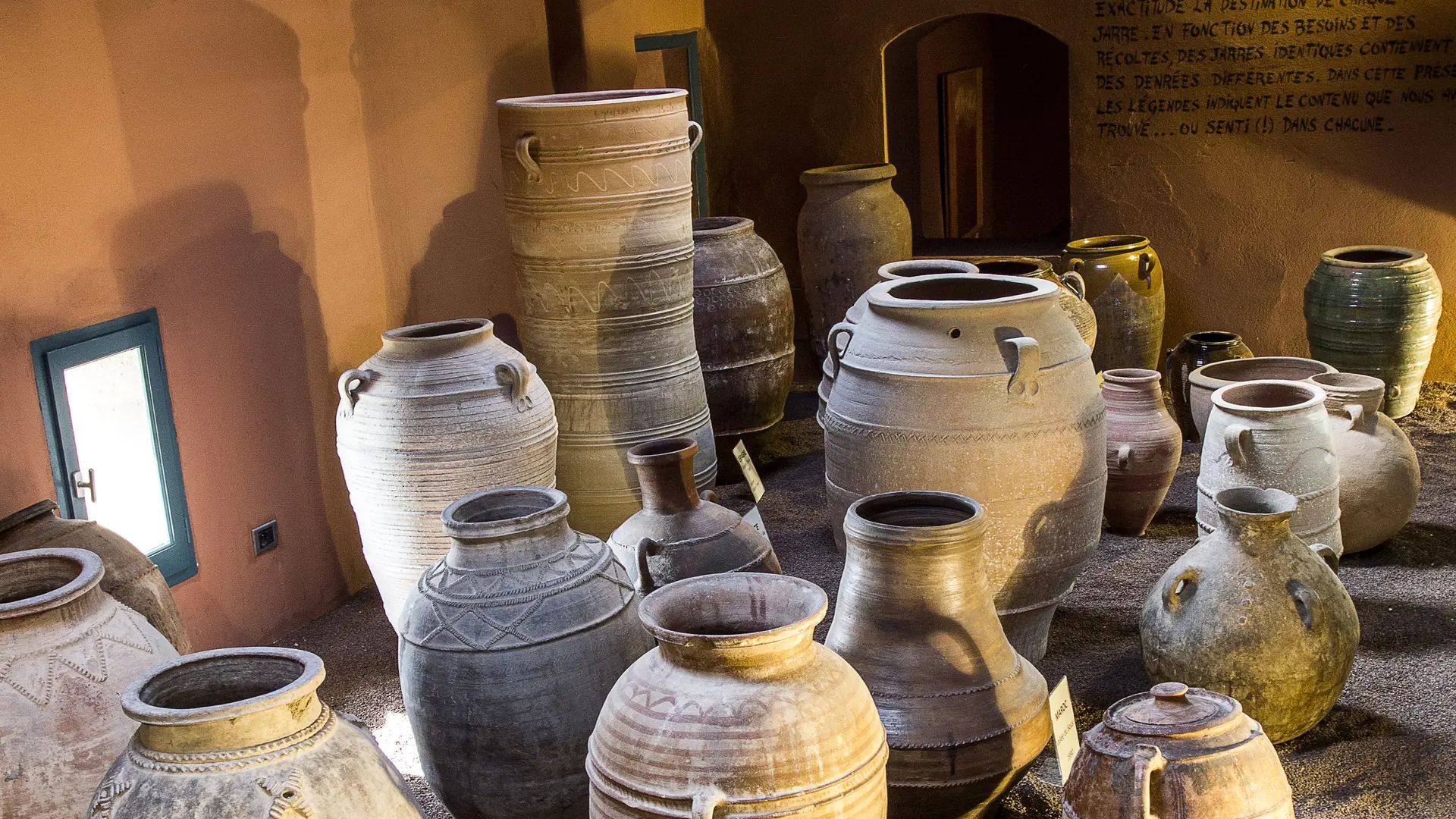 Musée de la poterie méditerranéenne à Saint-Quentin la Poterie - Salles des Jarres