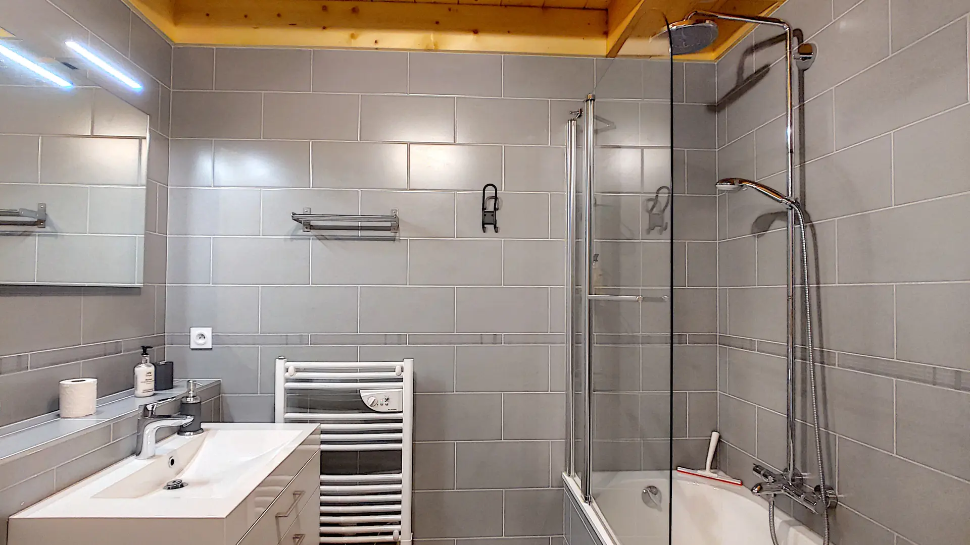 Salle de bains chambre 4