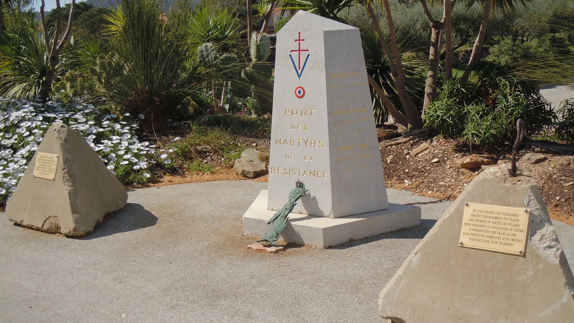 Stèle des martyrs de la Résistance - © Souvenir Français