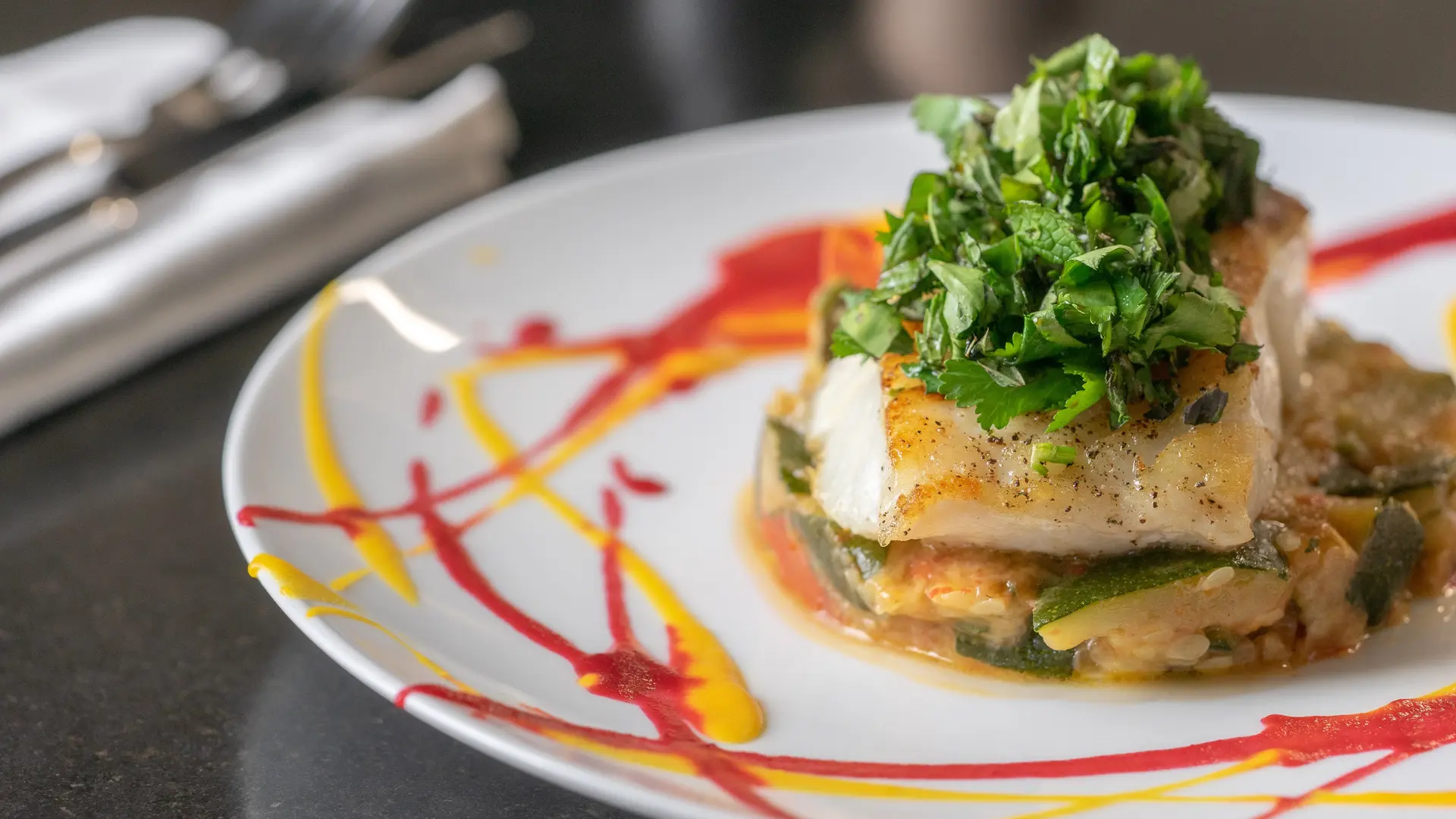 Restaurant Le Toî du Monde - Plat Cabillaud rôti au beurre d'ail