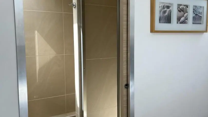 accès salle de bain