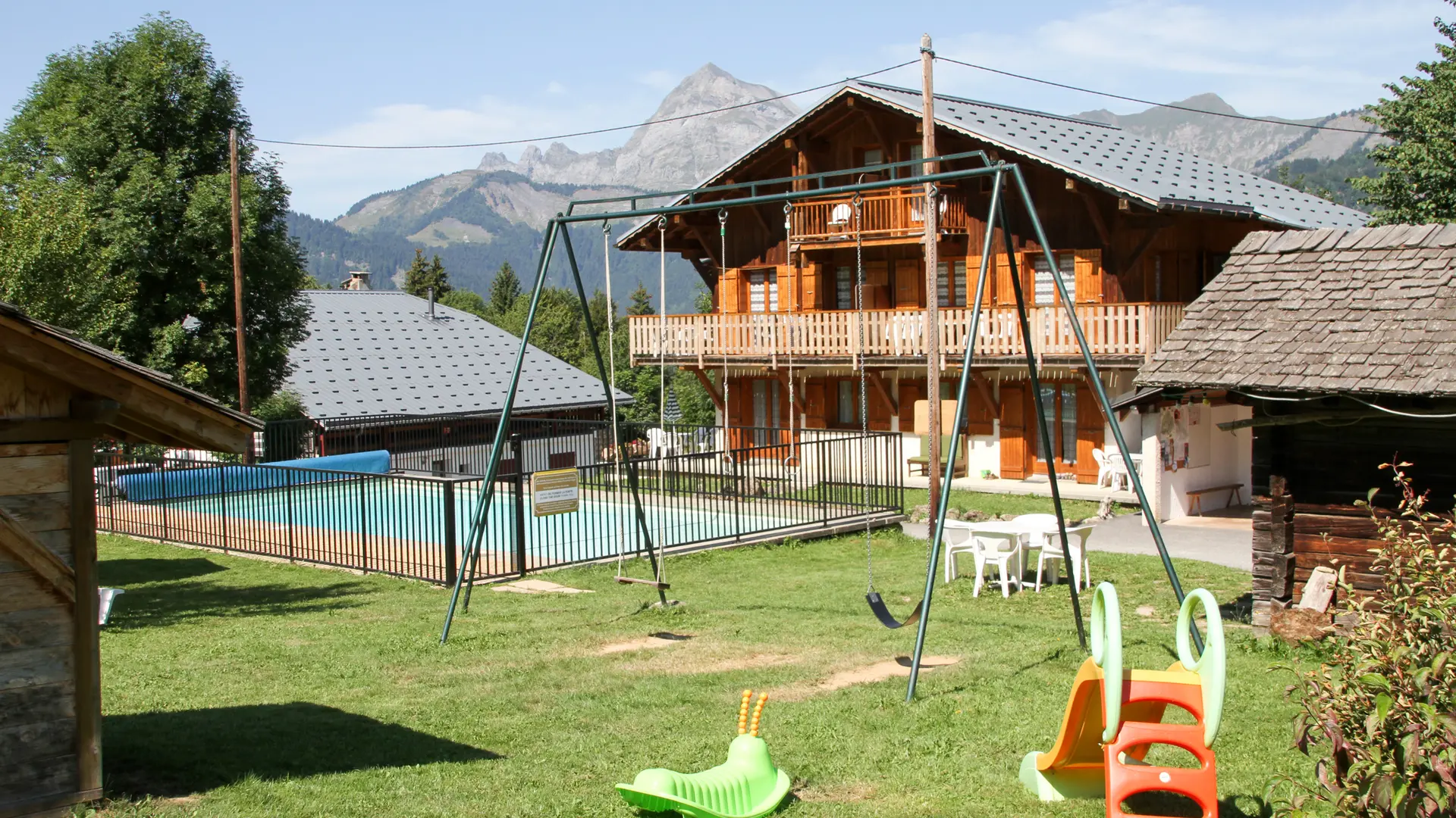 Chalet la Marmotte, Piscine chauffée, aire de jeux