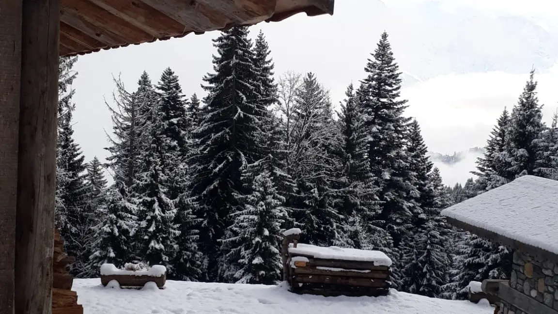 Chalet enneigé sur la boucle des Sions