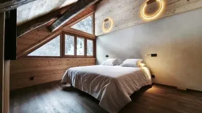 Grand lit chambre double 1er étage