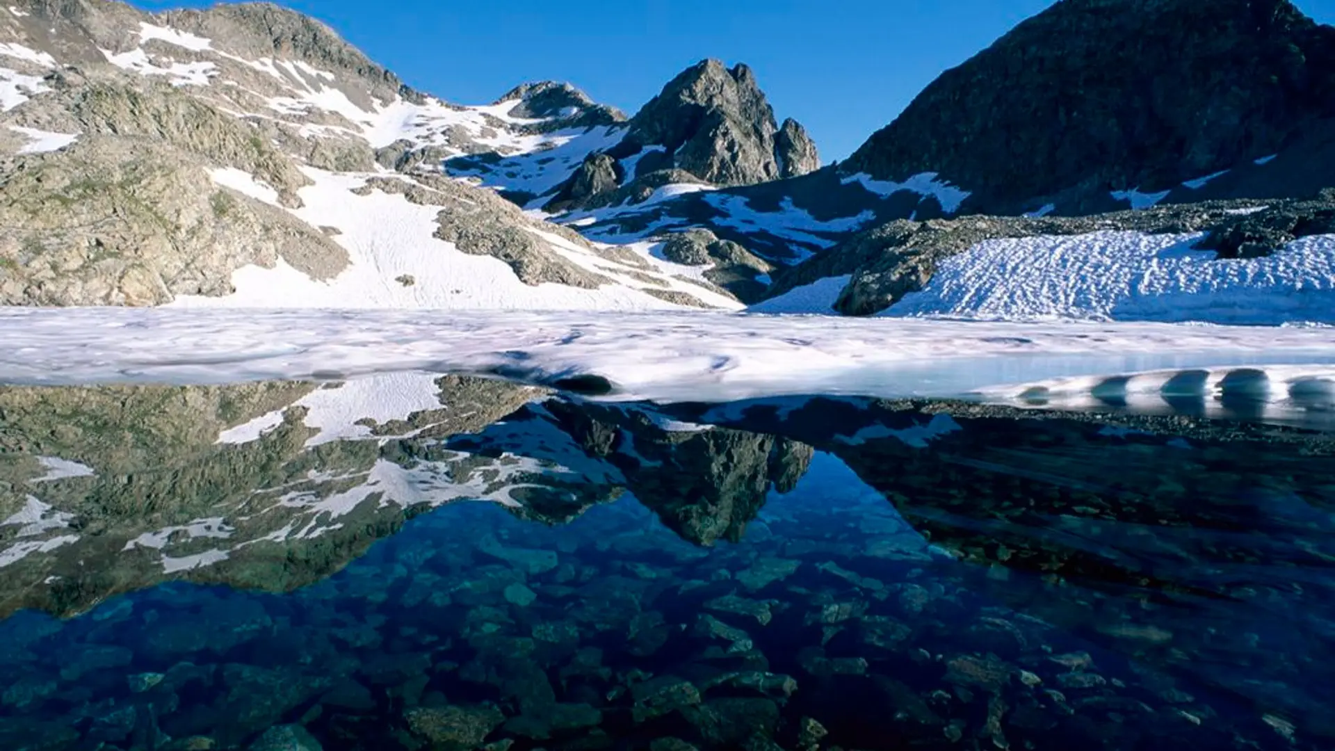 Lac de Crupillouse enneigé
