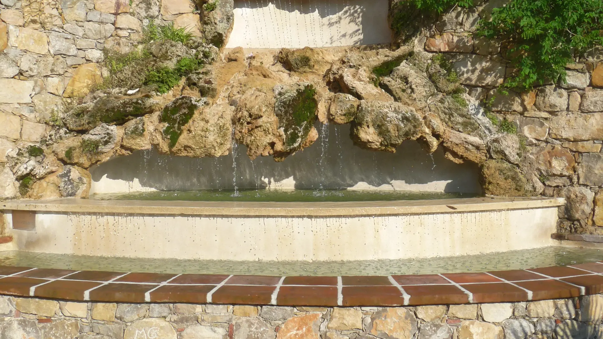 fontaine cascade rue Barri