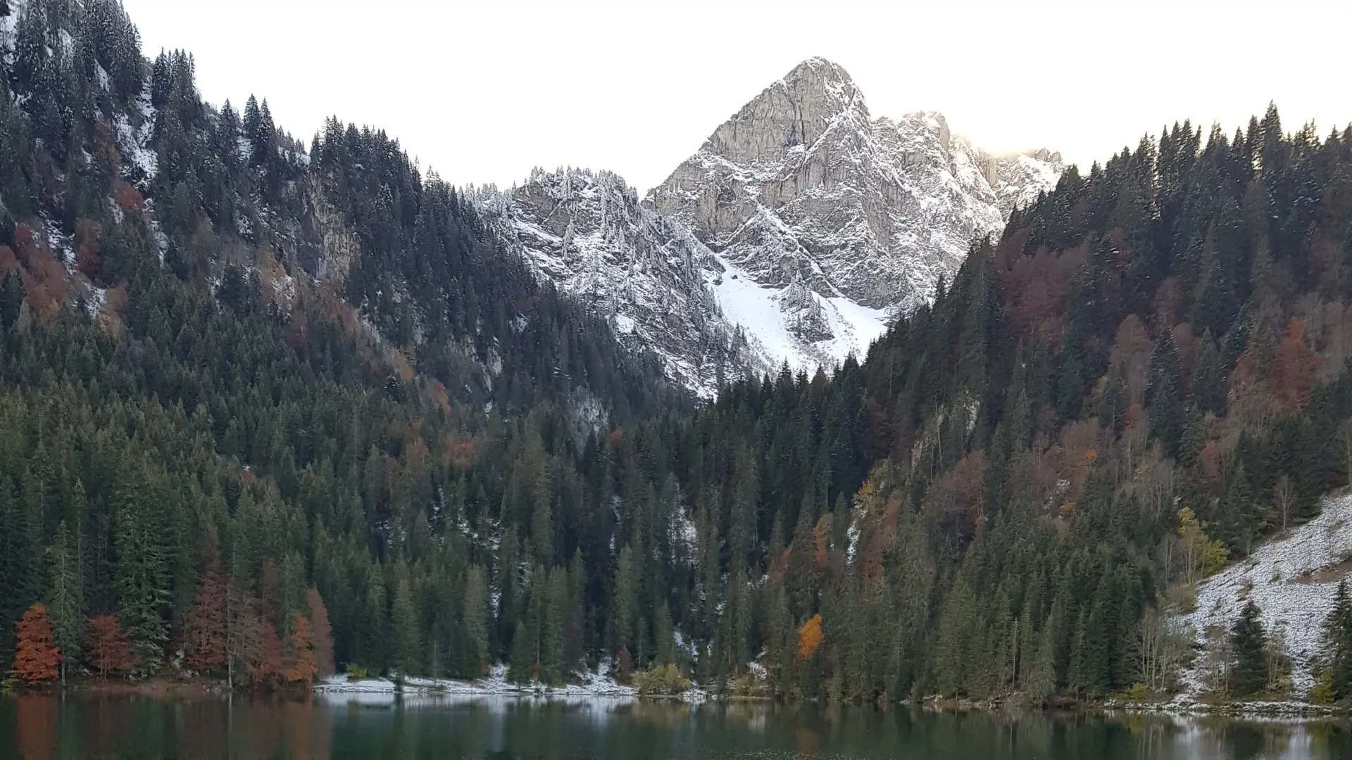 Lac des Plagnes accessible en voiture depuis le centre du village