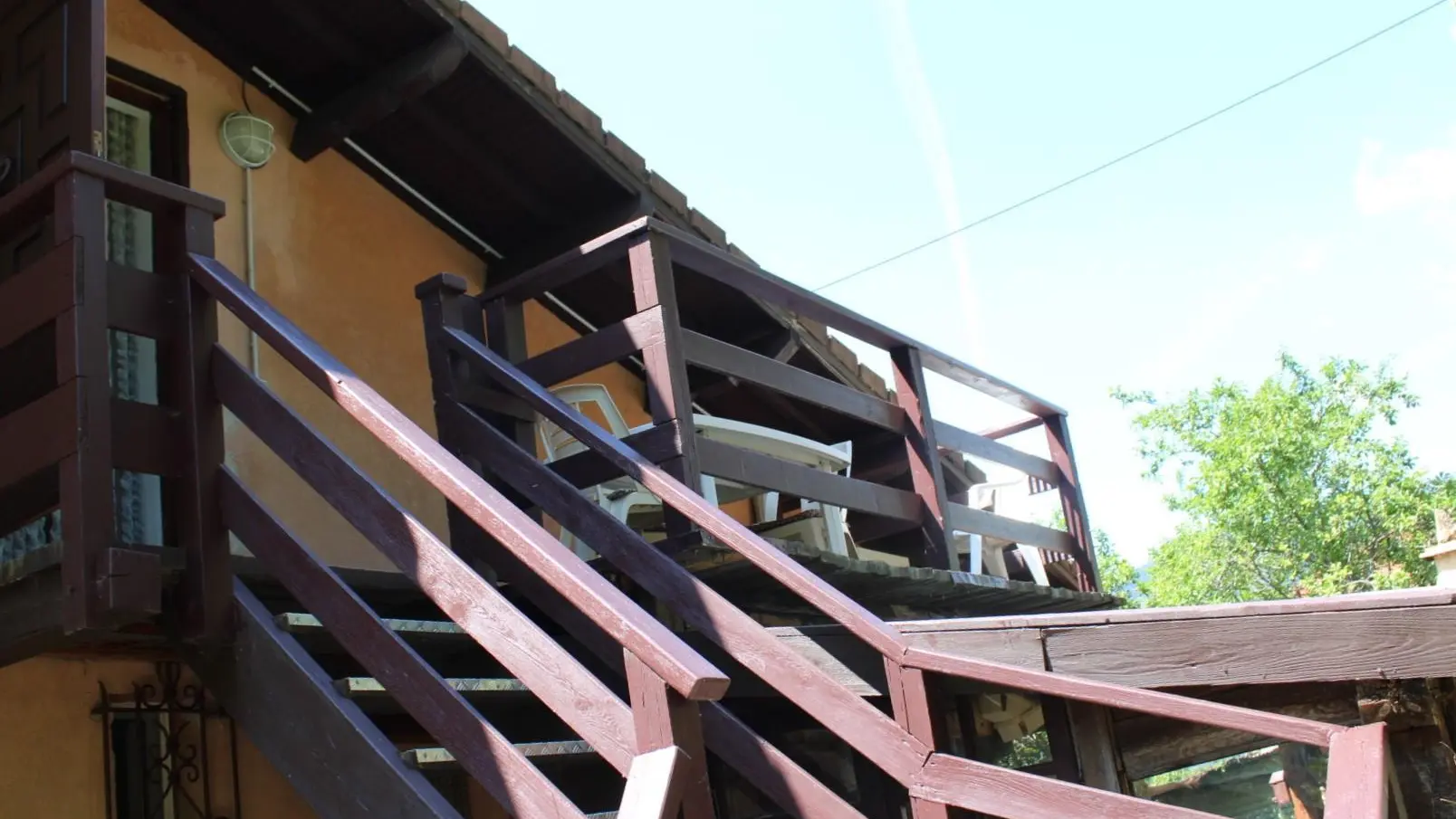 Gîte Chez José-Escalier d'accès-Belvédère-Gîtes de France des Alpes-Maritimes