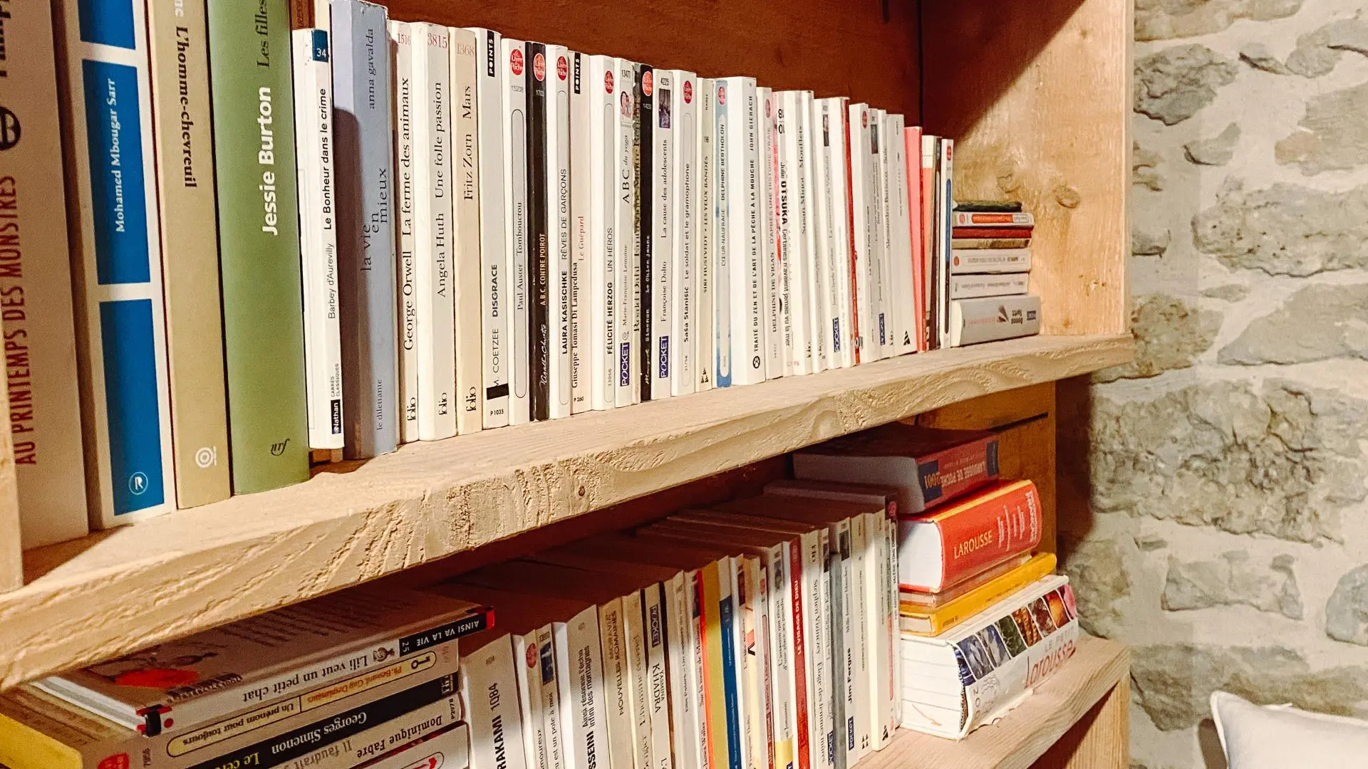 La bibliothèque du coin détente