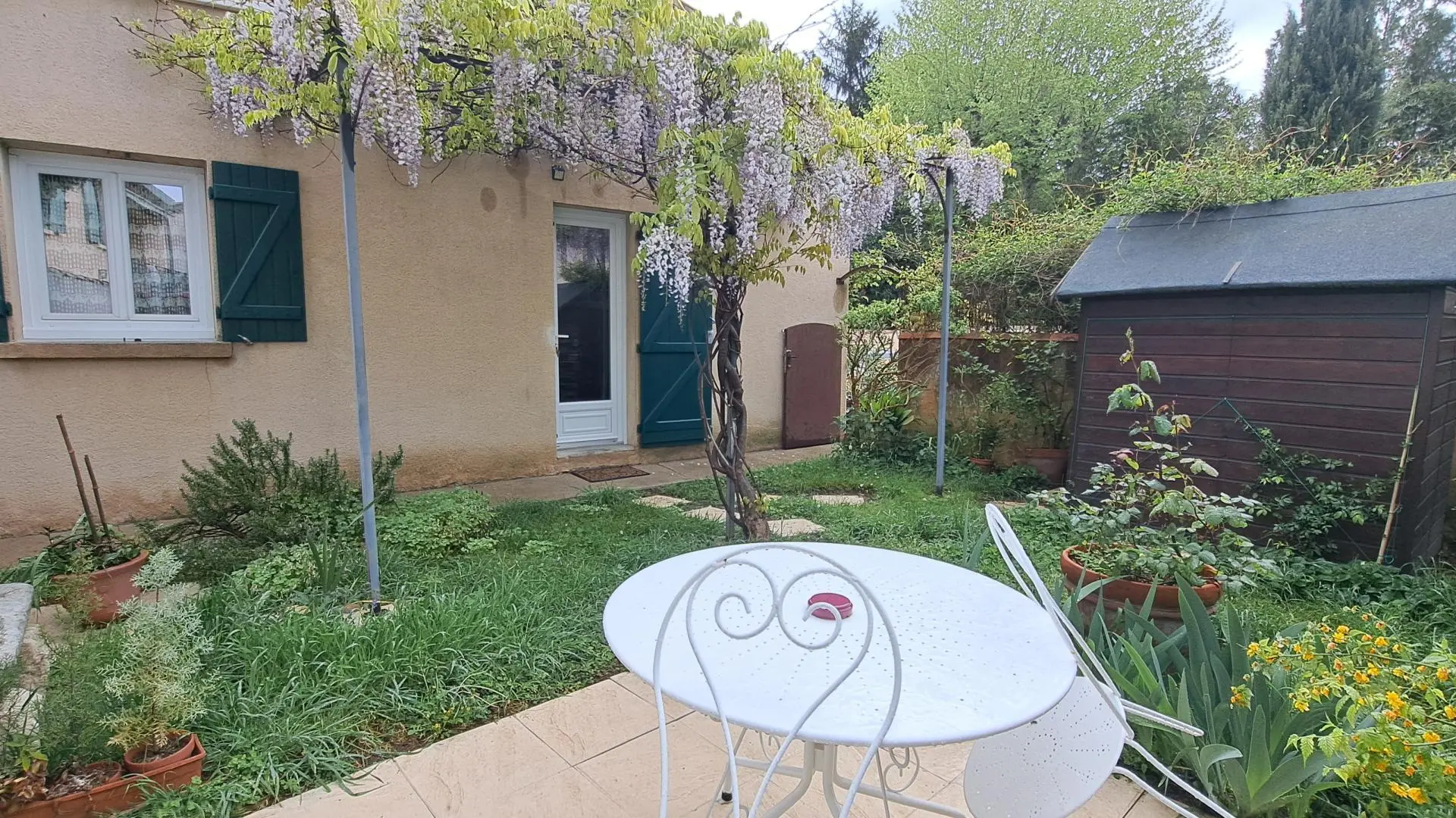 Jardin et terrasse privée de l'Oustau dei Aucèus.