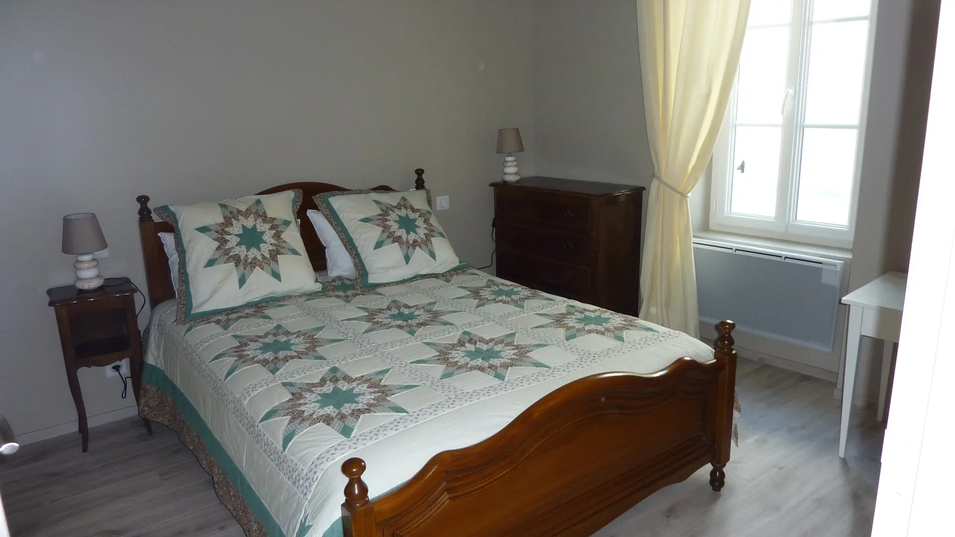 Zweites Schlafzimmer und Doppelbett
