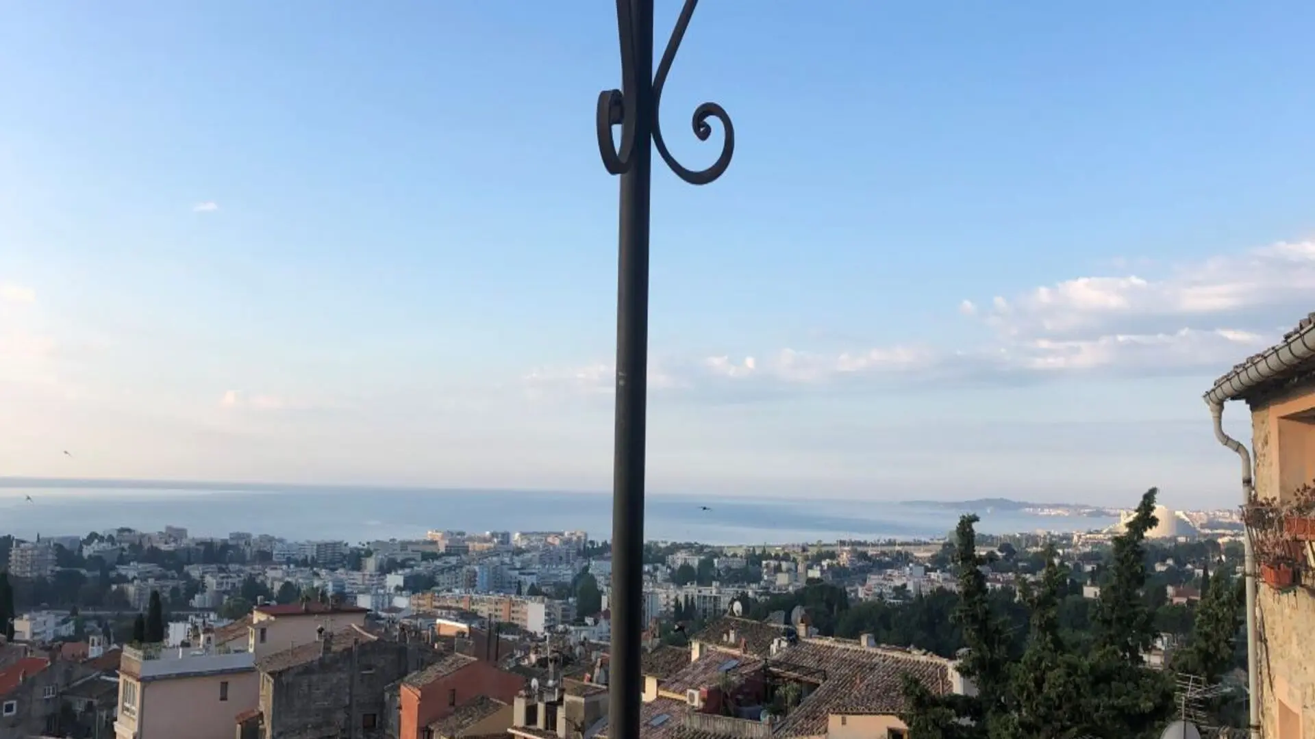 VUE DE LA TERRASSE VILLA MONTEBELLO