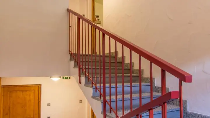Escalier menant à l'appartement