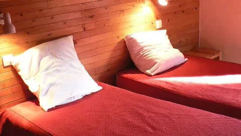 Deuxième étage chambre mansardée 2 lits simples