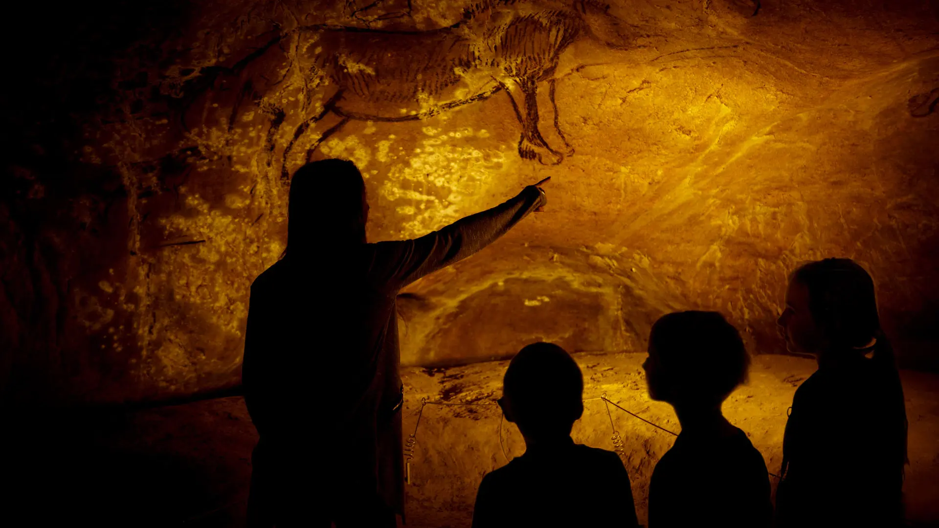 Découvrez la grotte et ses peintures pariétales !