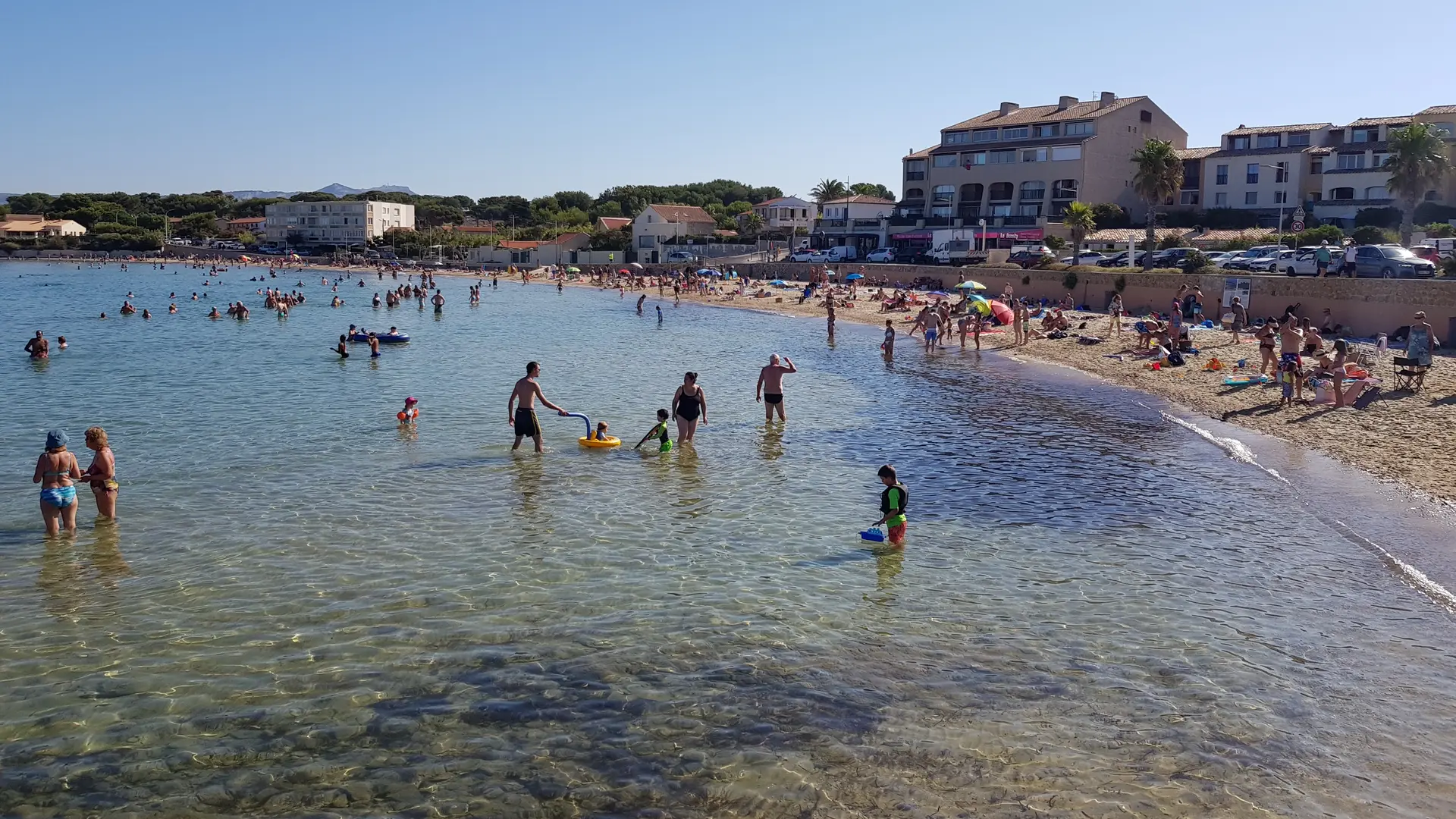 Plage de sable appréciée des familles