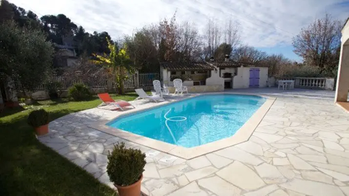 Gîte N°1 La Roche Rouge-Piscine commune-Colomars-Gîtes de France des Alpes-Maritimes