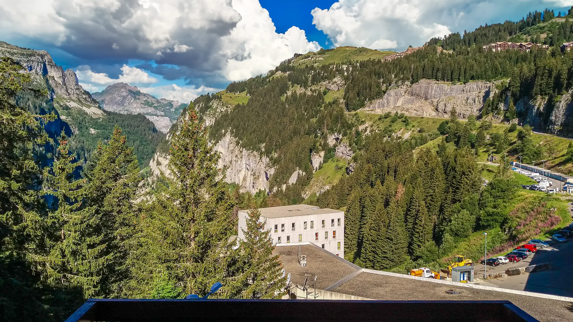 Vue depuis le balcon en été