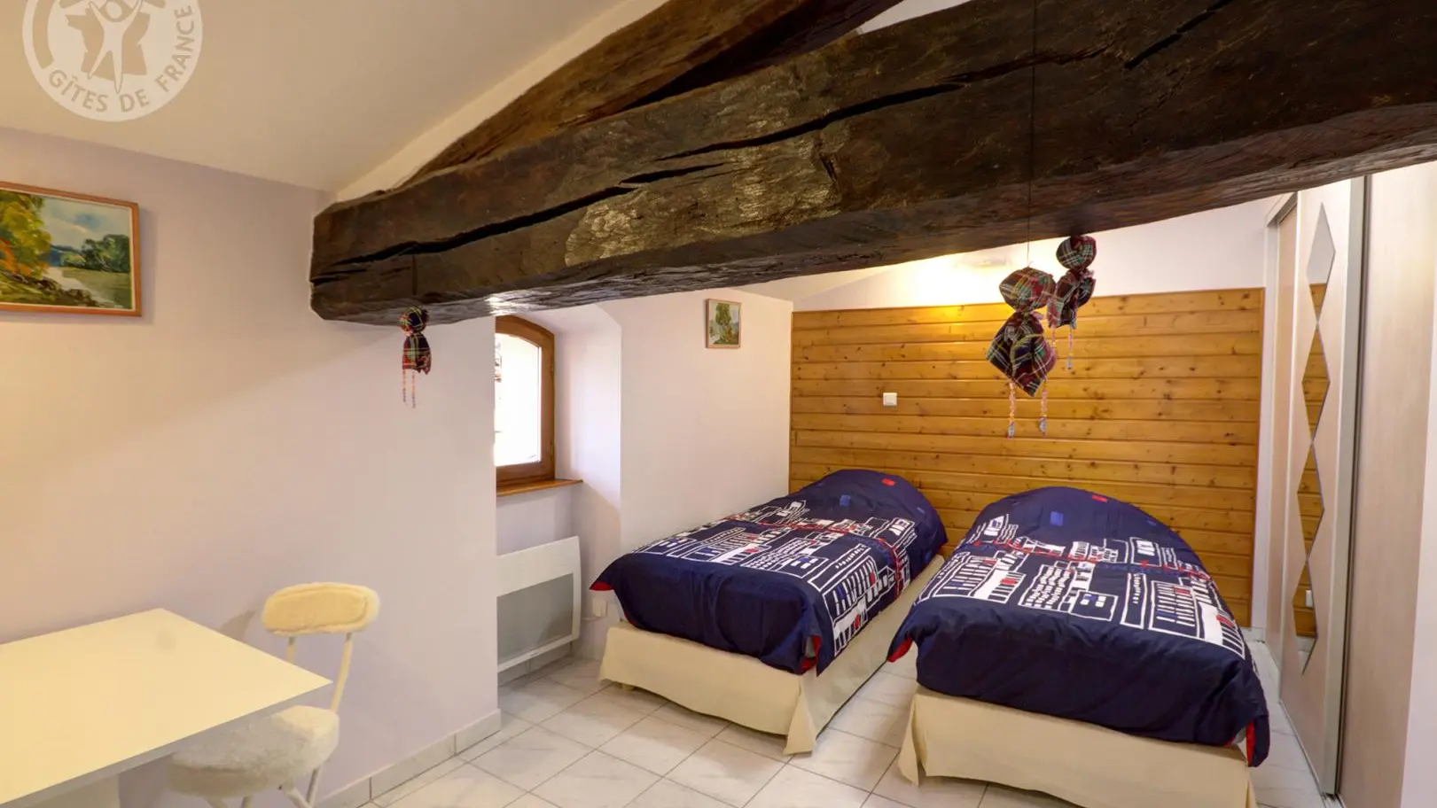 Chambre 1 avec deux lits 90.