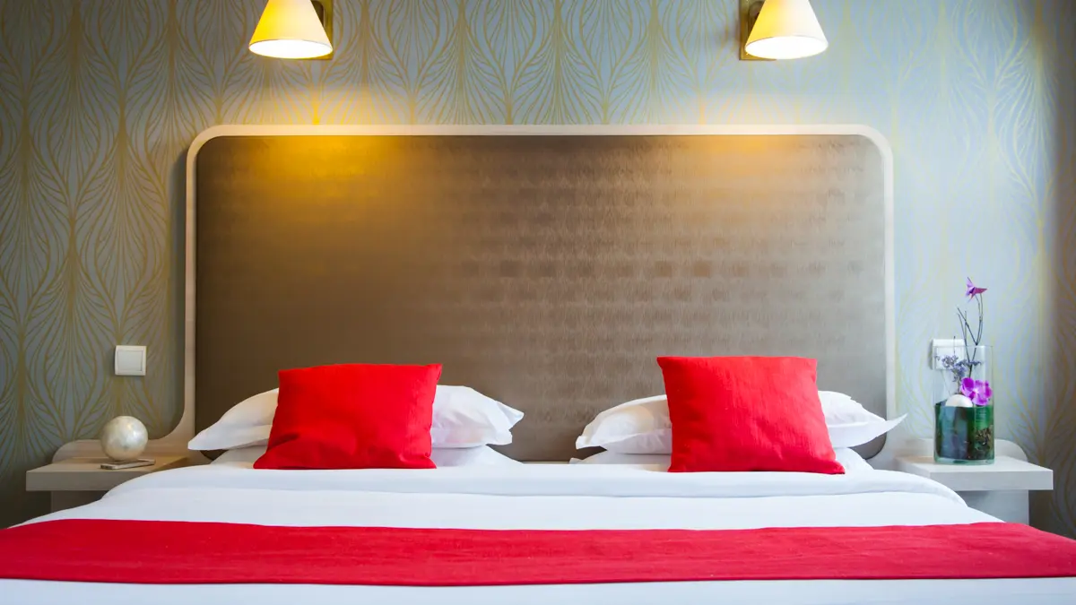 Autre vue d'une chambre : lit