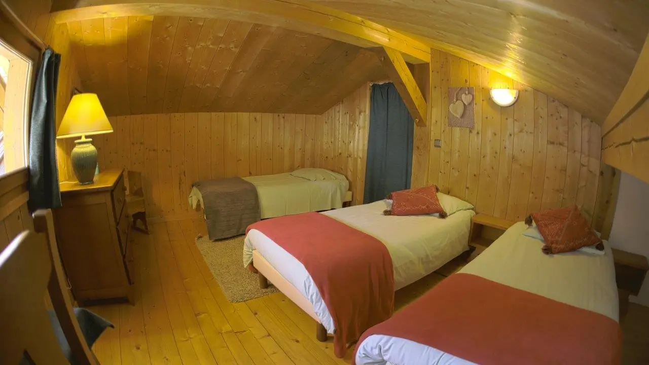 Chambre  à 3 lits d'une place