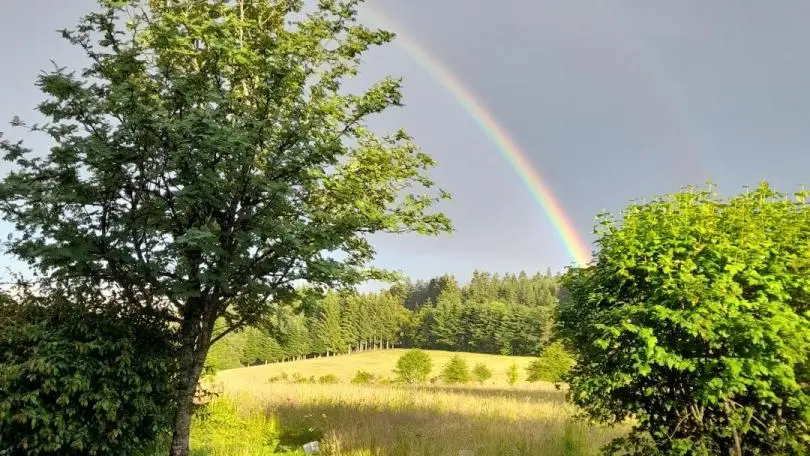 après l'orage, l'arc en ciel