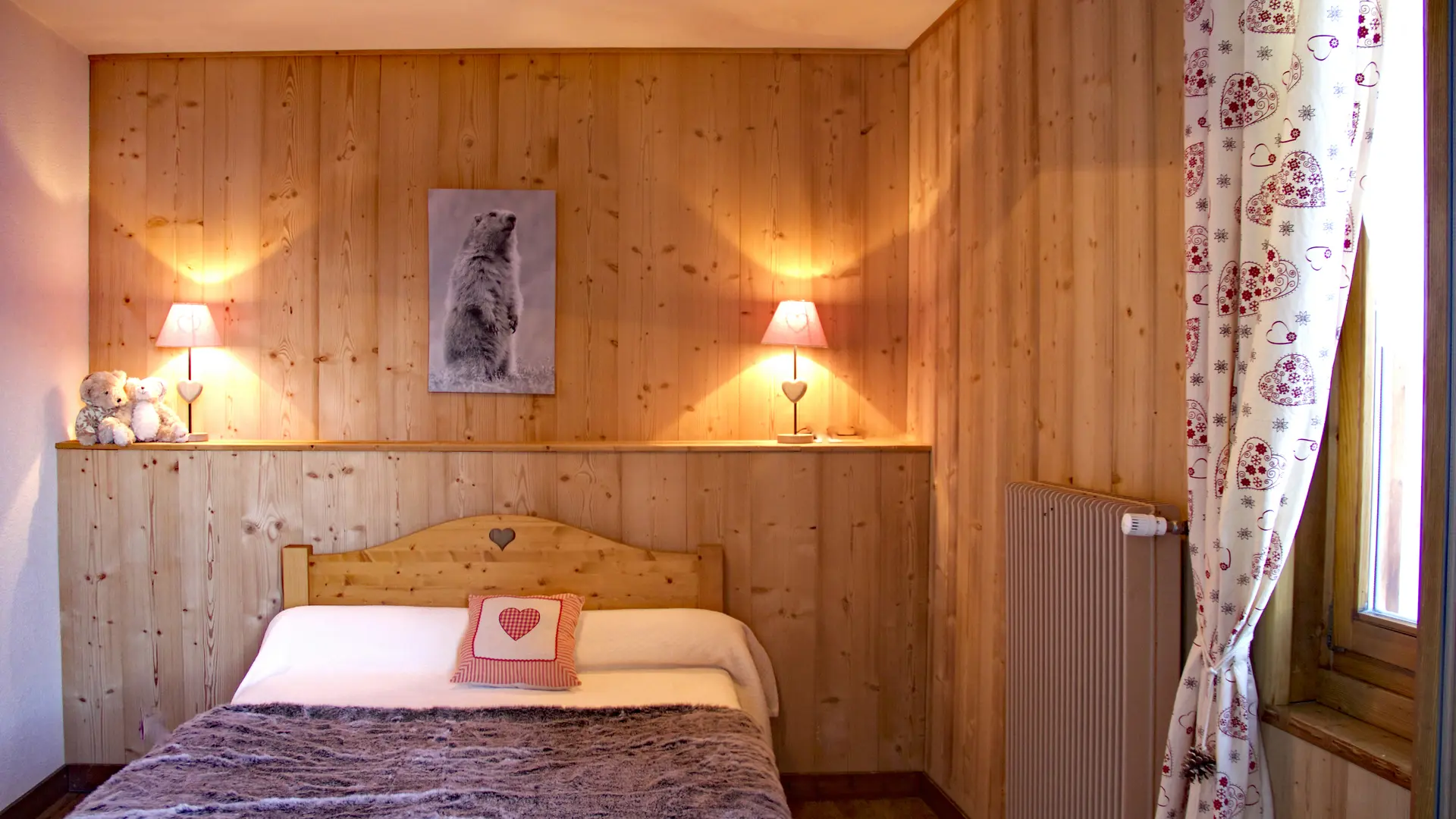 View of the bedroom with 1 double bed