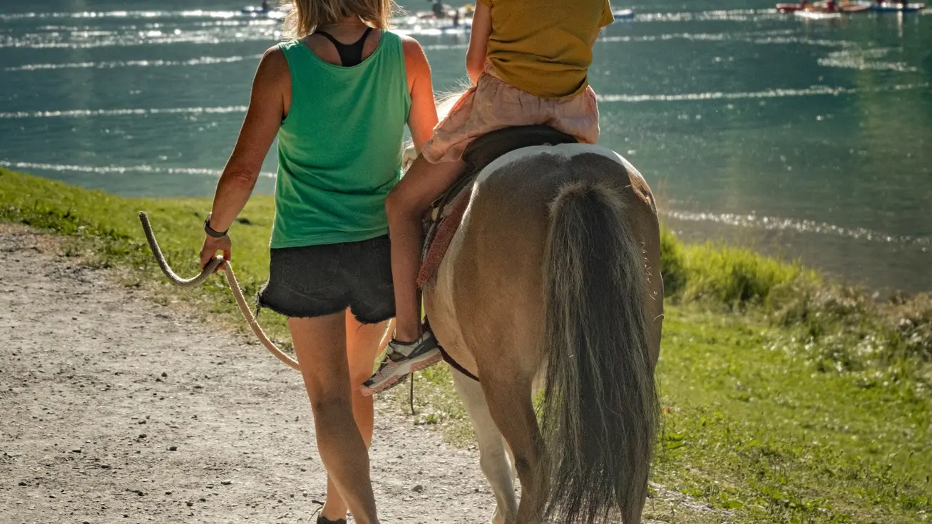 Balade à poney au Lac de Montriond