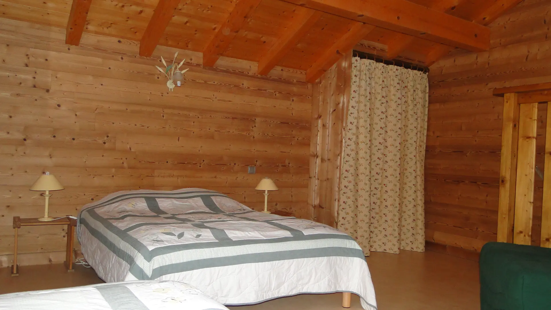 Chambre lit double - Gîte Tournette  - Thônes, Haute-Savoie