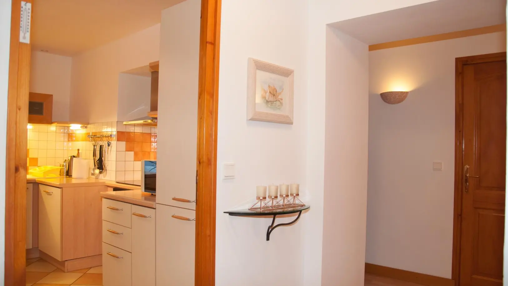 Porte vitrée ouverte.