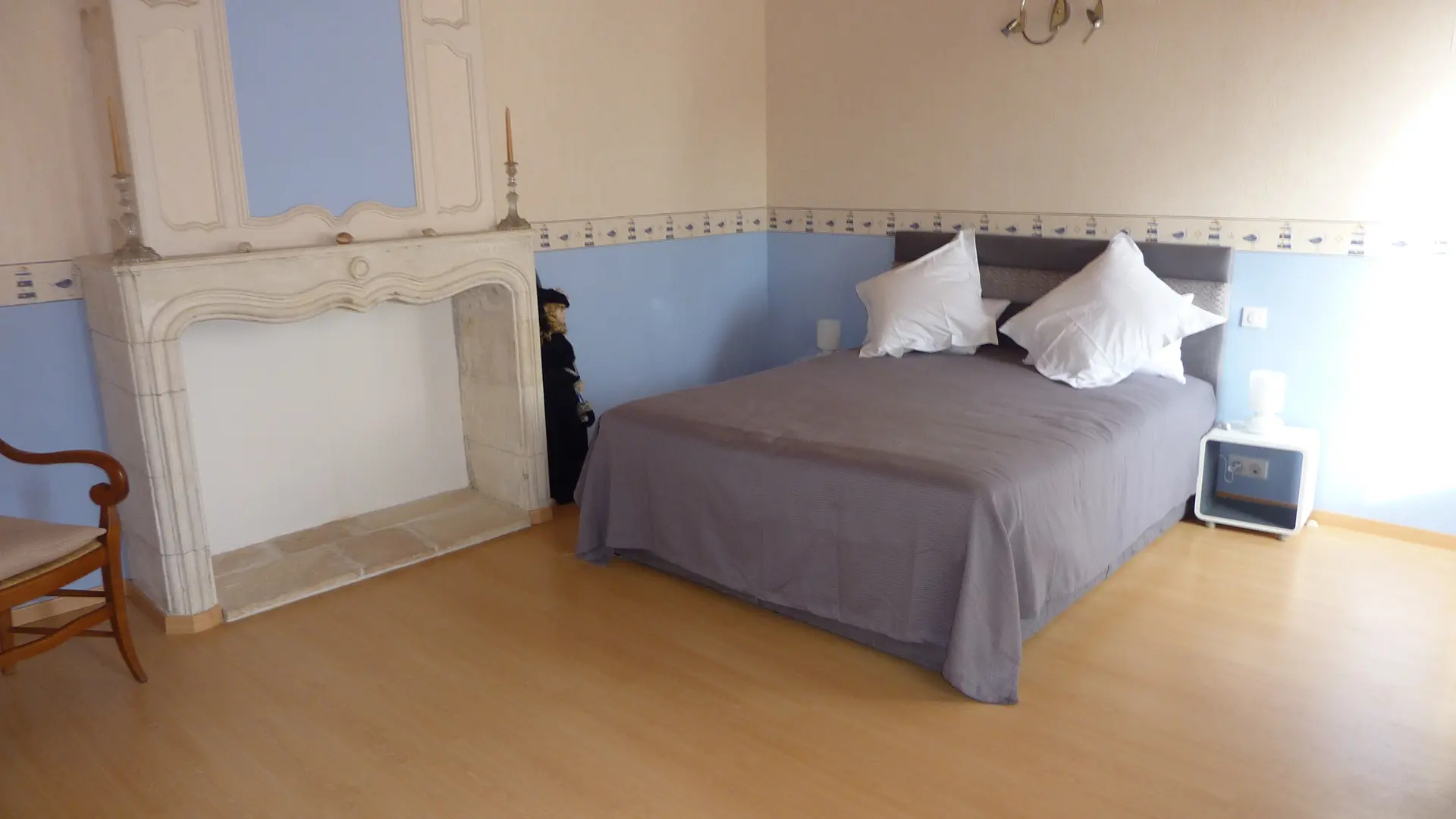 Erstes Schlafzimmer und Doppelbett