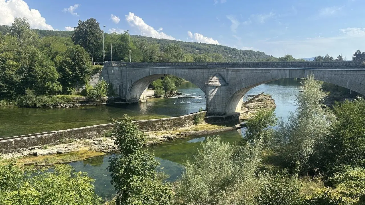 Vue plus dégagée sur le pont