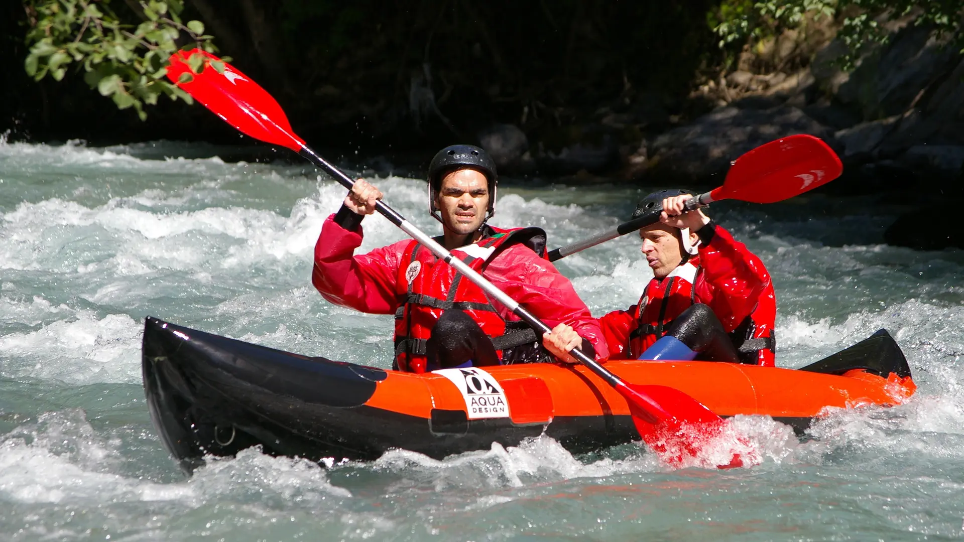 Descendez les rapides de la Guisane en kayak gonflable