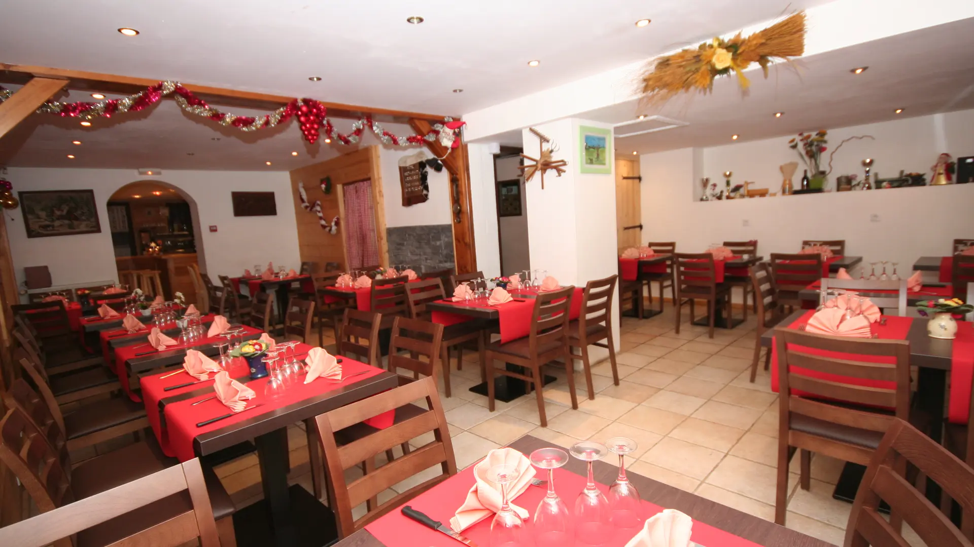 Salle du restaurant de l'hôtel Edelweiss à Châtel
