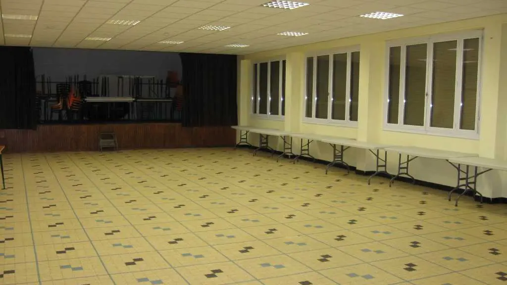 SALLE 200 M² ET SCENE